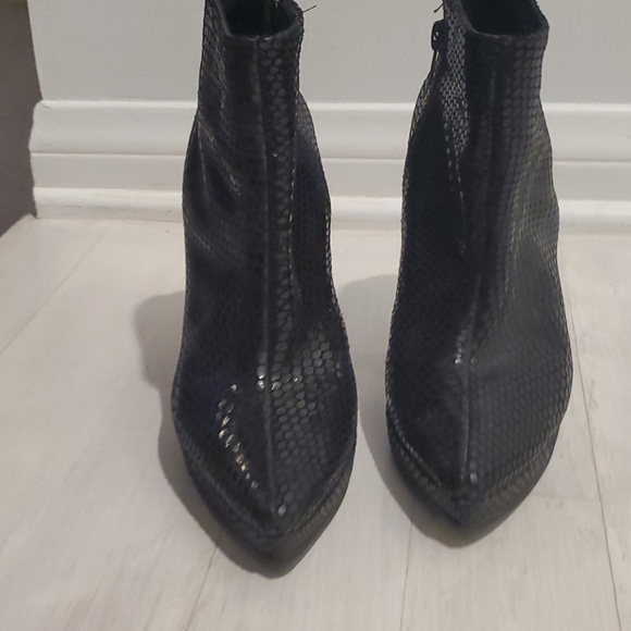 Steve Madden Booties - Picture 1 of 4